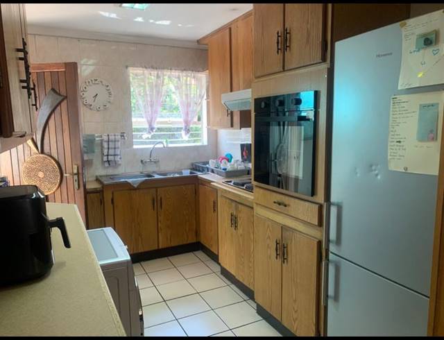 3 BEDROOM TOWNHOUSE FOR SALE IN VANDERBIJLPARK SW 5